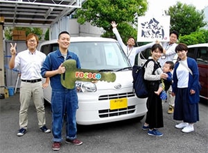 お客様との納車式の写真